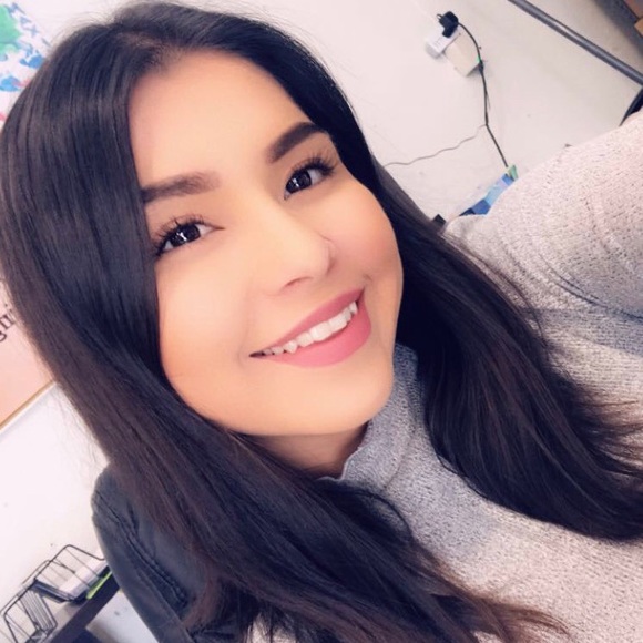 Meet your Posher, Britt - Picture 1 of 1